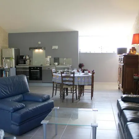 Hébergement de vacances Tusson, 2 Pièces, 2 Personnes - Fr-1-653-56 *